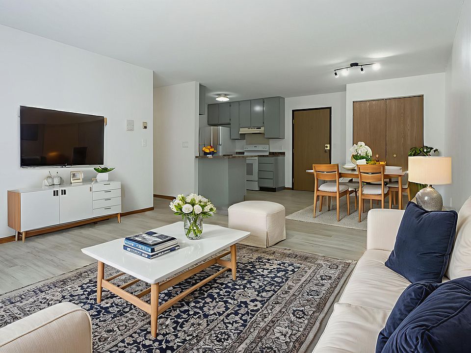 1st image of 315 4th Ave S #204
