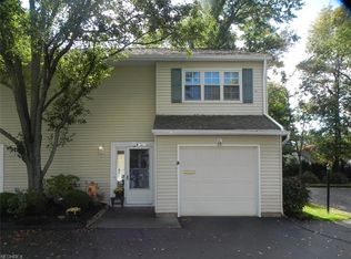 21731 Walnut Ln #25, Rocky River, OH
