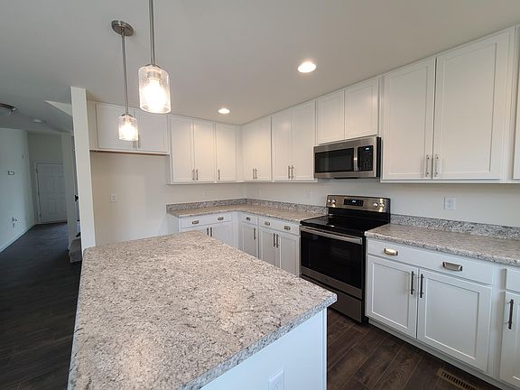 5th image of 5362 Lakepath Way