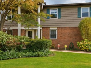 17 Alex Ln, Glen Cove, NY 11542