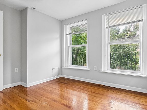 4th image of 3416 Spring Garden St #C11