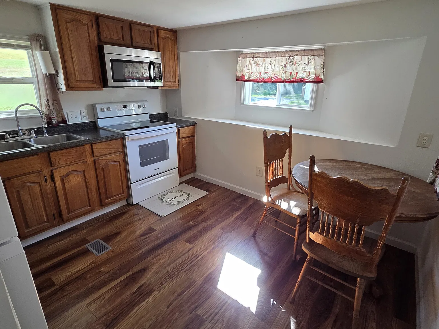 2 bed, 840 sqft, $950 — Photo 1