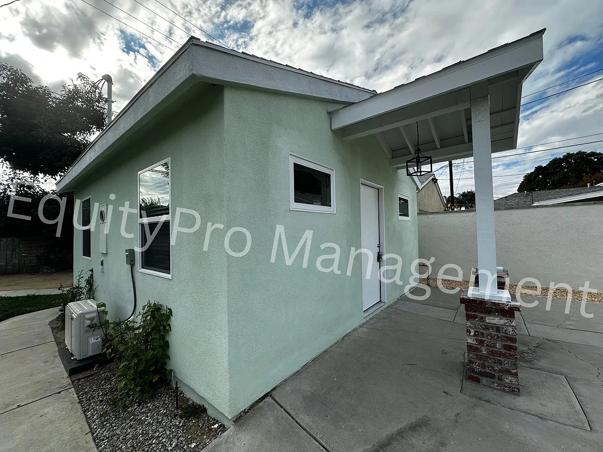 Building Photo - 14318 Dittmar Dr