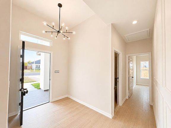 2nd image of 4687 River Oak Cir