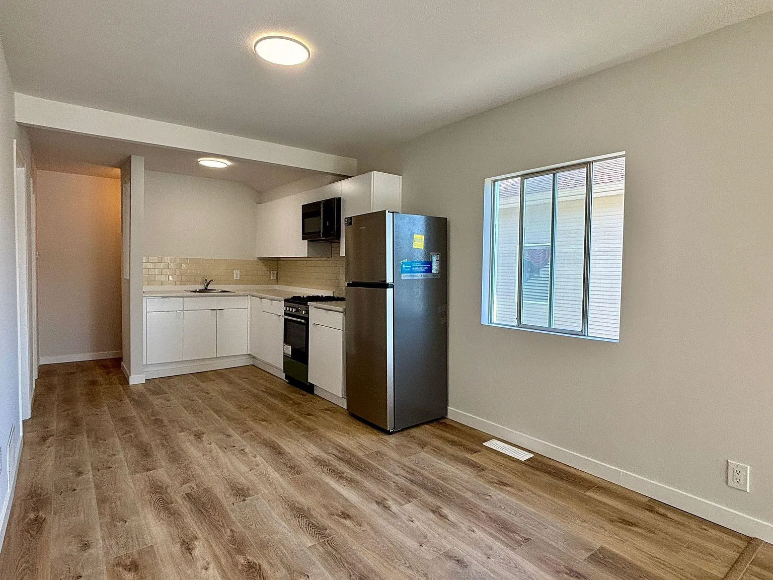 2 bed, 750 sqft, $2,100 — Photo 4
