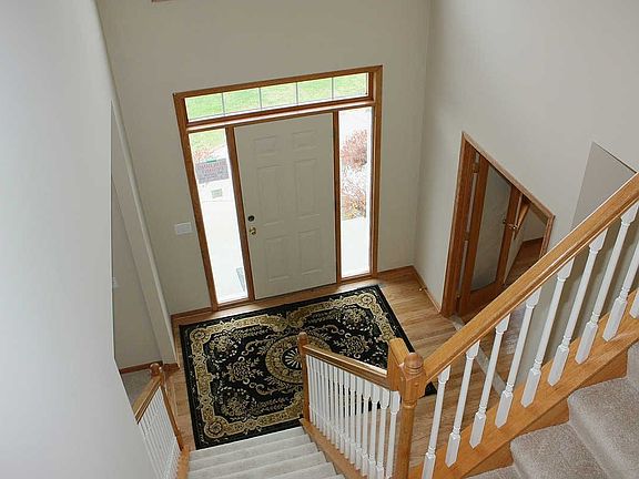 3rd image of 1403 Larkspur Ct