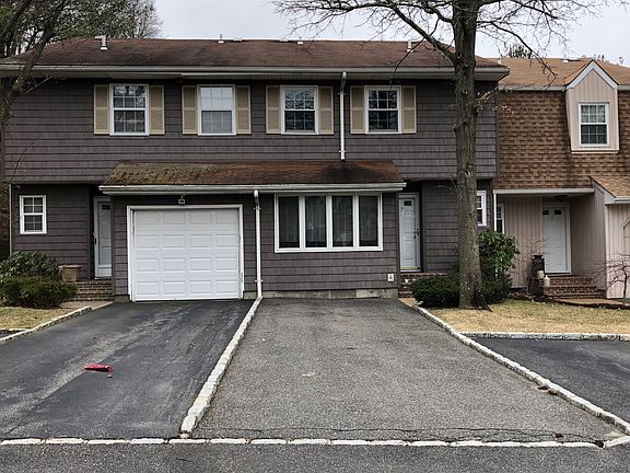 2nd image of 7 Clubhouse Ct