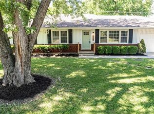 110 SW 19th St, Oak Grove, MO 64075