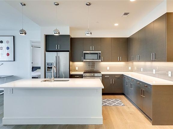 5th image of 222 West Ave Unit 1913