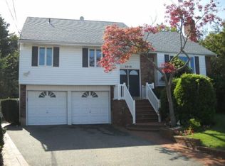 2916 Frankel Blvd, Merrick, NY 11566