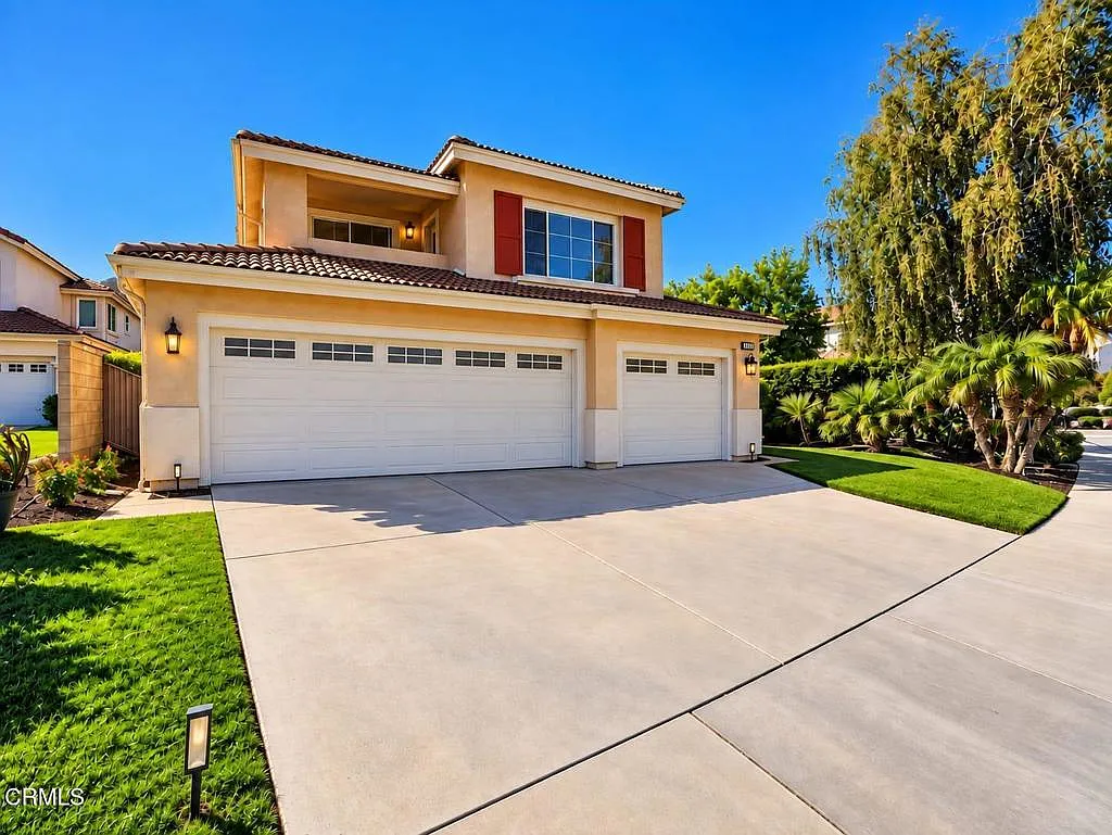 5 bed, 3.0 bath, 2571 sqft, $5,900 — Photo 1