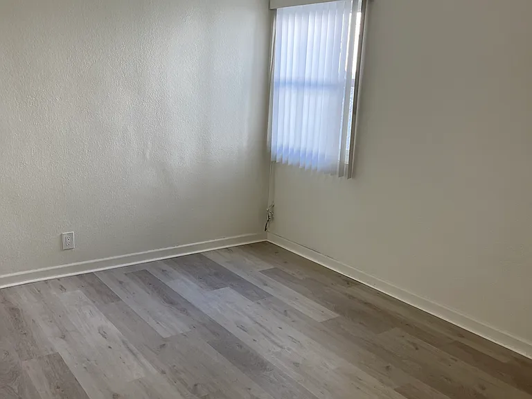 6108 S Victoria Ave #5 — Photo 3