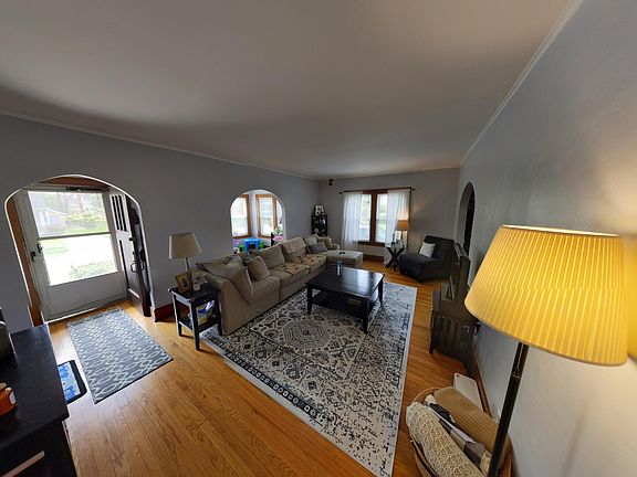 4th image of 312 W Maple Ave Floor 1