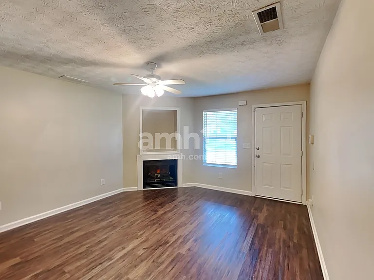 1509 Locomotive Dr NE — Photo 7