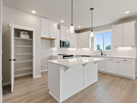 800 J ST NE by Aho Construction