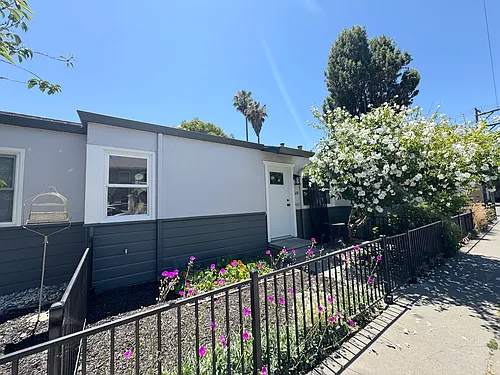 610 E Saint James St Photo 1