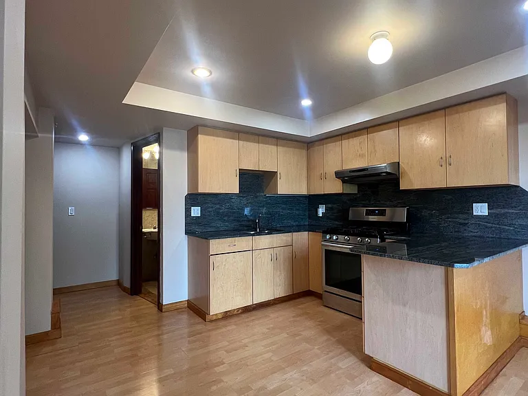 55 Meadowbrook Dr — Photo 3