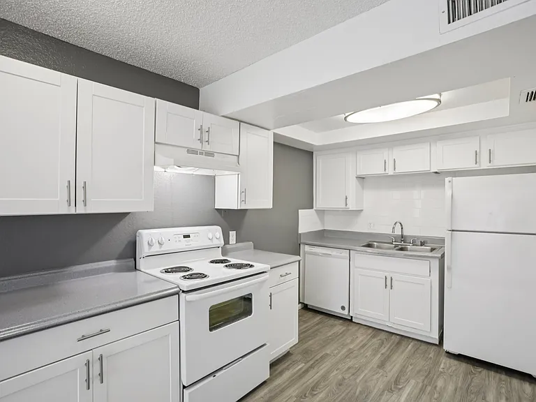 Lemon Grove Apartments — Photo 4