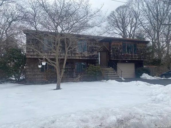 18 Windus Drive, Shirley, NY 11967