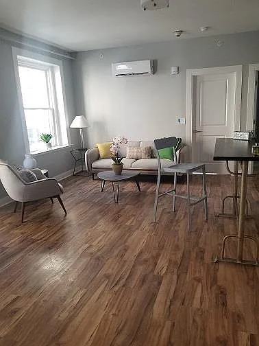 200 West 10th Street — Photo 2