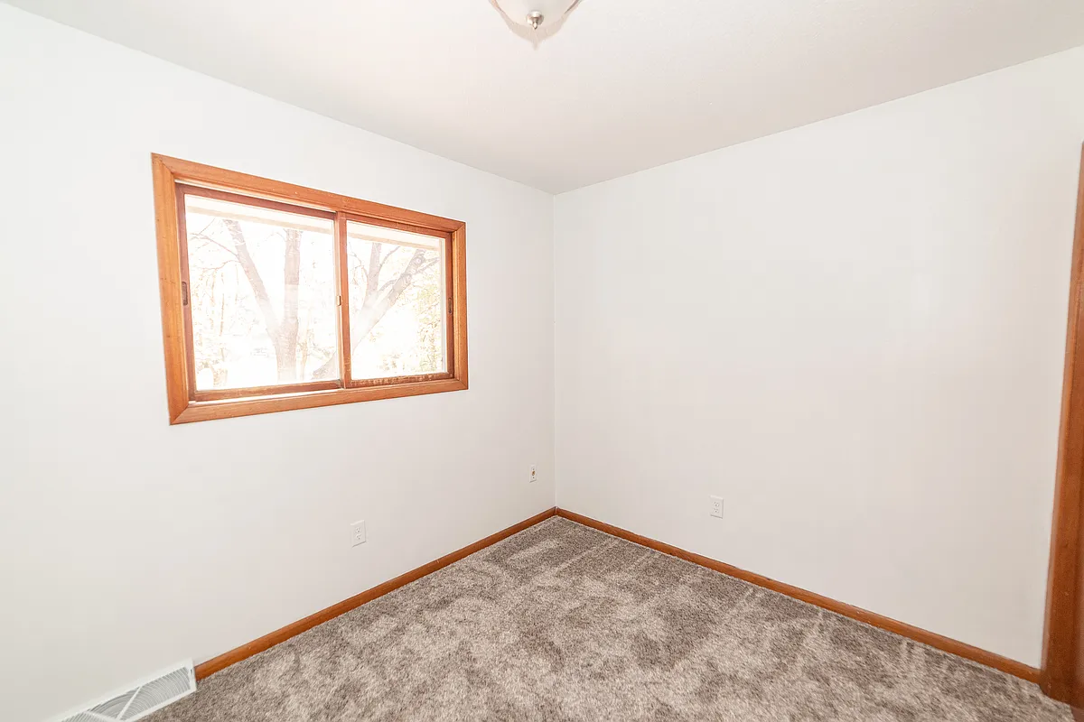 Building Photo - 425 E Watrous Ave