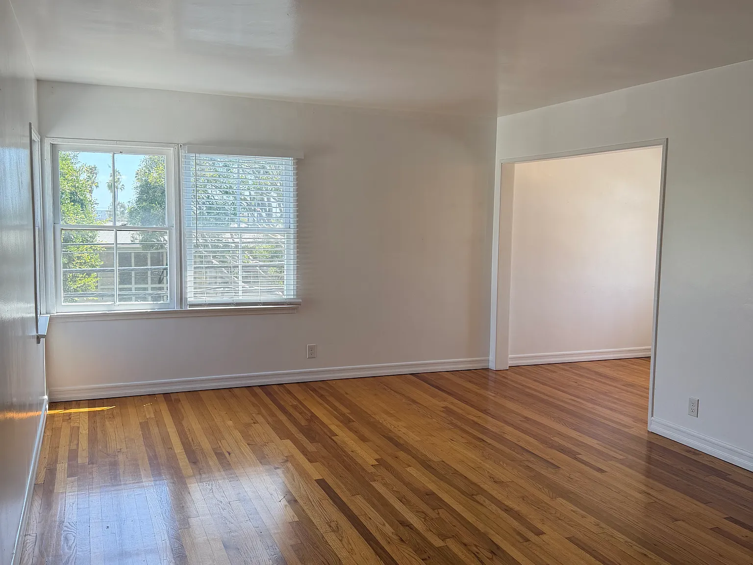 2 bed, 900 sqft, $2,800 — Photo 2