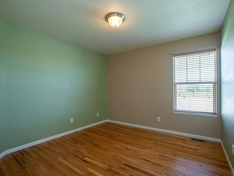1076 Fairfield Ave — Photo 21