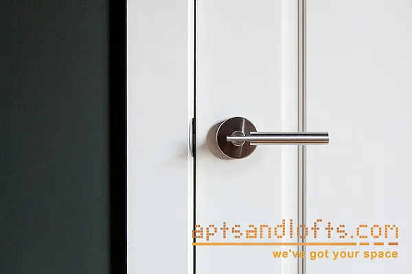 Rented by aptsandlofts.com | media 16