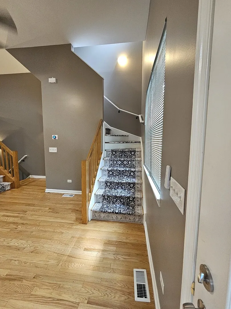 2 bed, 1850 sqft, $3,200 — Photo 3