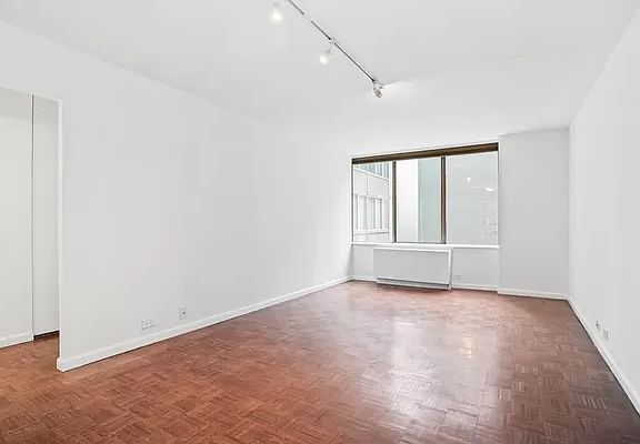 3rd image of 61 W 62nd St APT 15A