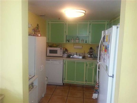 5th image of 9688 Fontainebleau Blvd APT 108