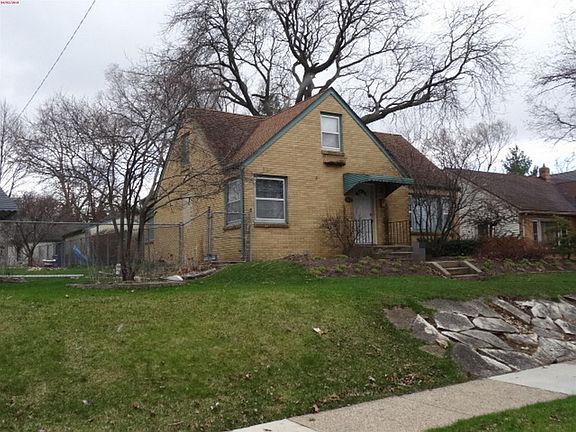 4th image of 2402 Benderwirt Ave