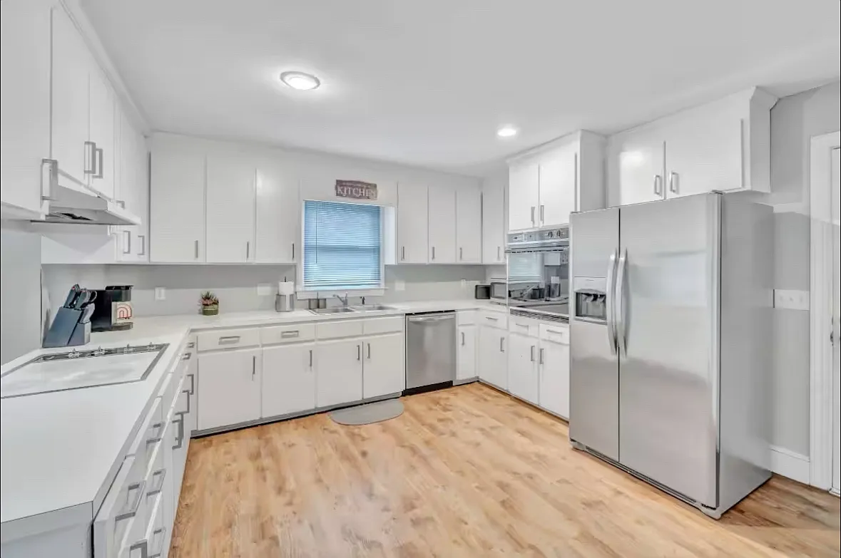 6109 Gainsborough Dr — Photo 3