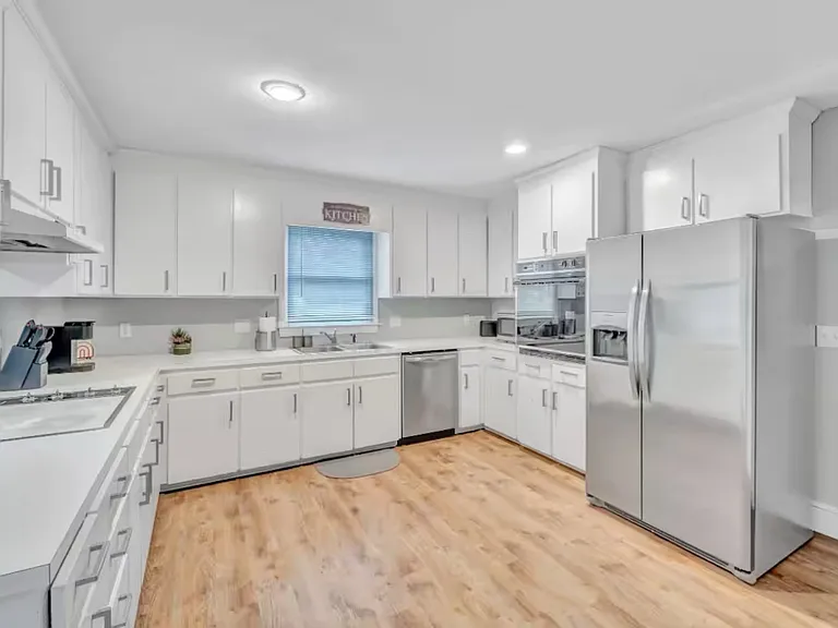 6109 Gainsborough Dr — Photo 3