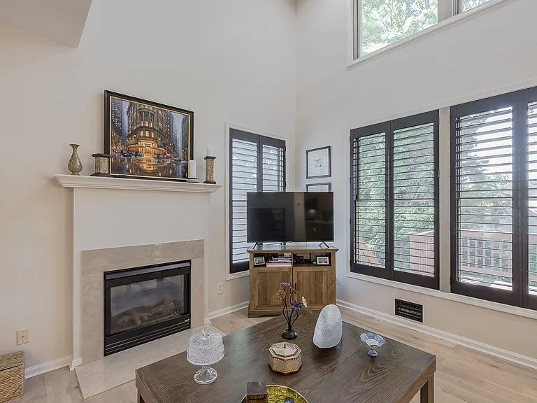 300 Stratford Ln #300 — Photo 40
