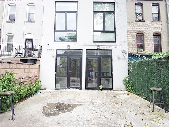 3rd image of 123 Woodbine St #1B