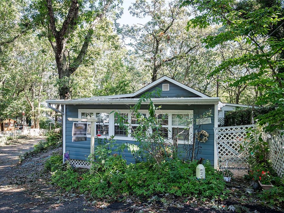 16 Neptune Pl, Baiting Hollow, NY 11933 MLS 3429899 Zillow