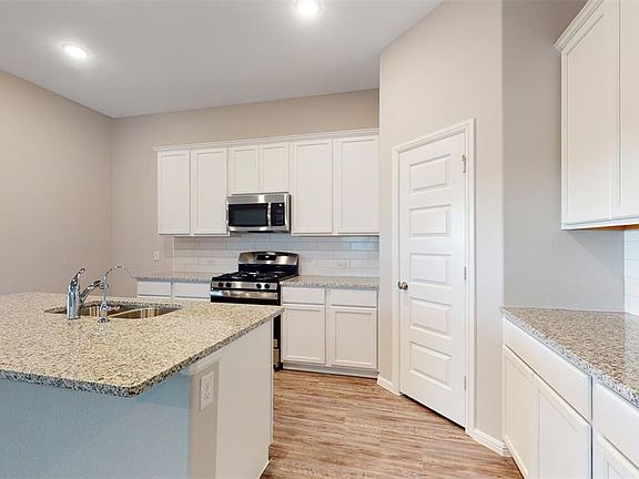2nd image of 2820 Evergreen Trl