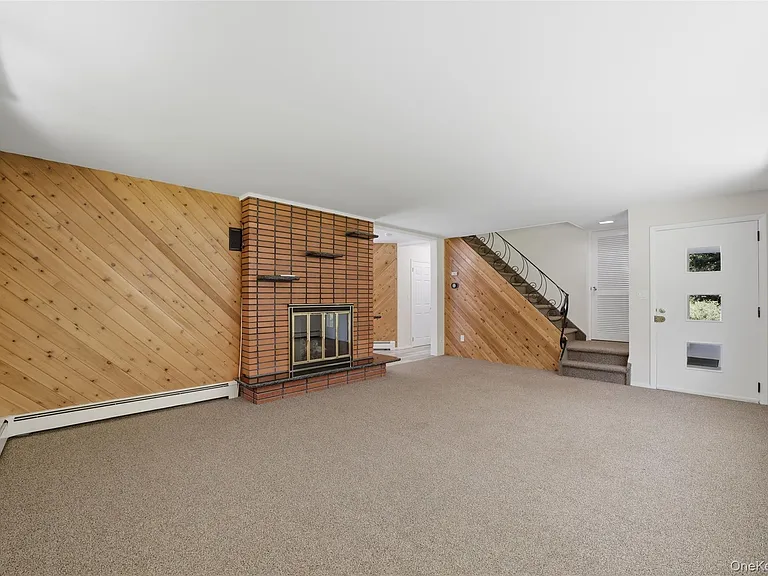 58 Carolan Rd E — Photo 16