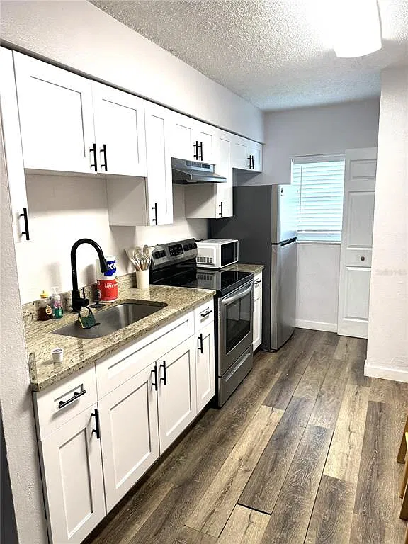 2 bed, 1.0 bath, 731 sqft, $1,695 — Photo 1