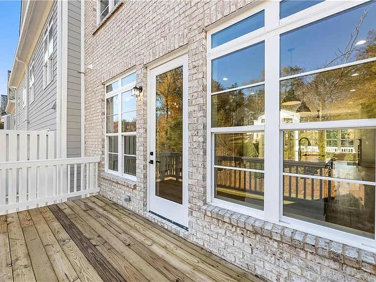 2035 Parkside Ln — Photo 21