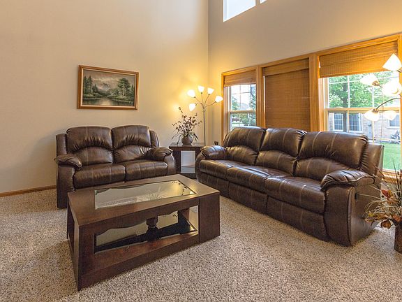 4th image of 9702 Hillcrest Cir