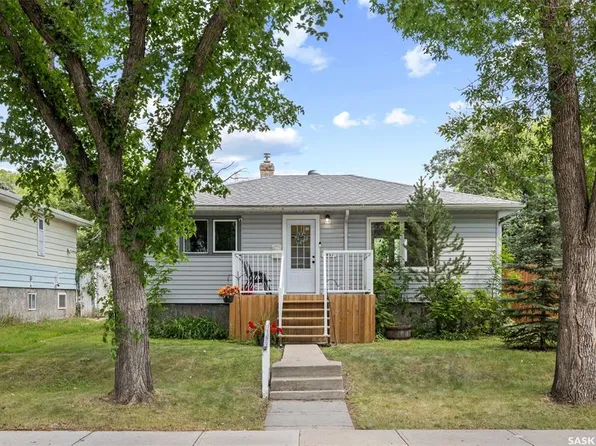 2457 MacKay STREET, Regina, SK S4N 2T4