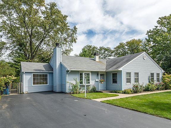 2nd image of 315 Cherry Ln