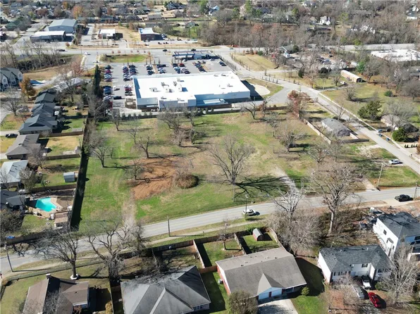 1405 Bella Vista Rd #15, Bentonville, AR 72712