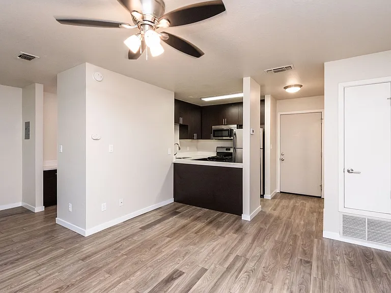 Riverbend Apartments — Photo 11