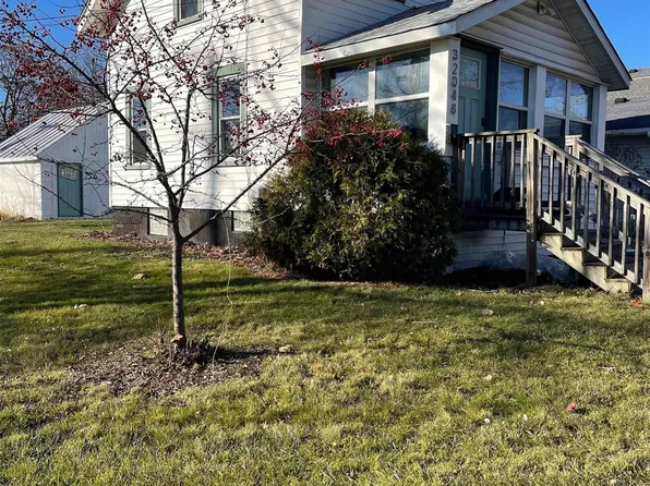 32048 Hazel St, Rockwood, MI 48173