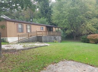 4 Crescent Dr, Ceredo, WV 25704