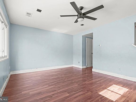 2nd image of 2217 Columbia Pl