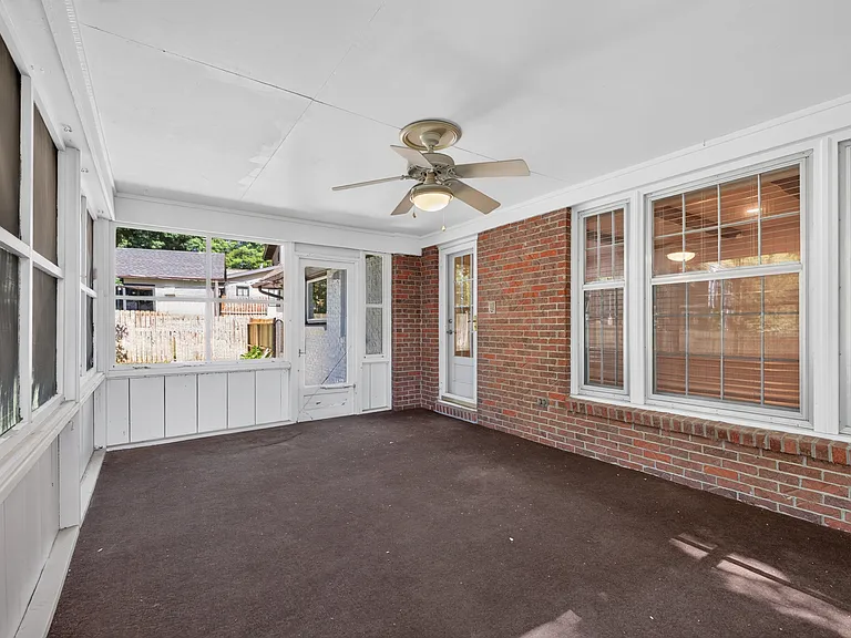 2313 W 71st St — Photo 29
